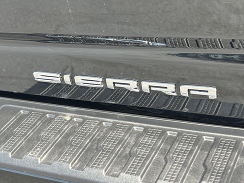 Used 2025 GMC Sierra 2500 Denali w/ Denali Reserve Package AWD/4WD image 9
