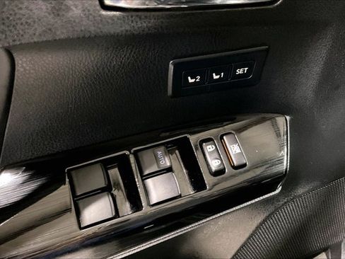 Used 2018 Toyota RAV4 Limited AWD/4WD image 39