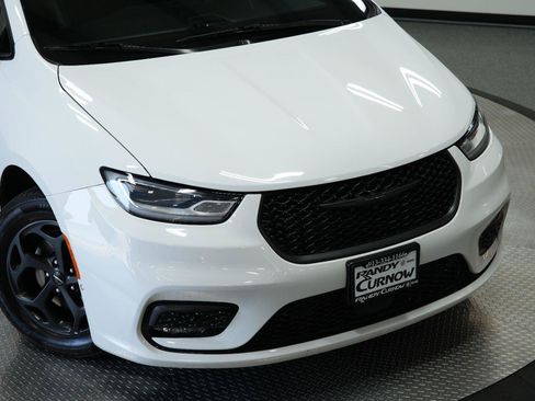 Used 2024 Chrysler Pacifica Limited FWD image 50
