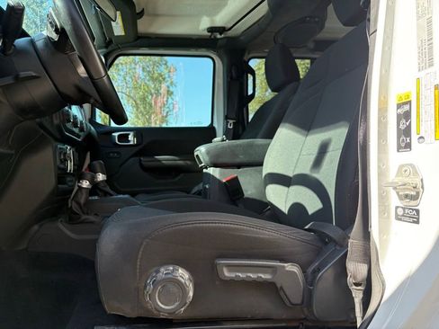 Used 2021 Jeep Gladiator Sport AWD/4WD image 7