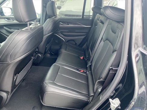 Used 2024 Jeep Grand Cherokee Limited w/ Luxury Tech Group II image 20