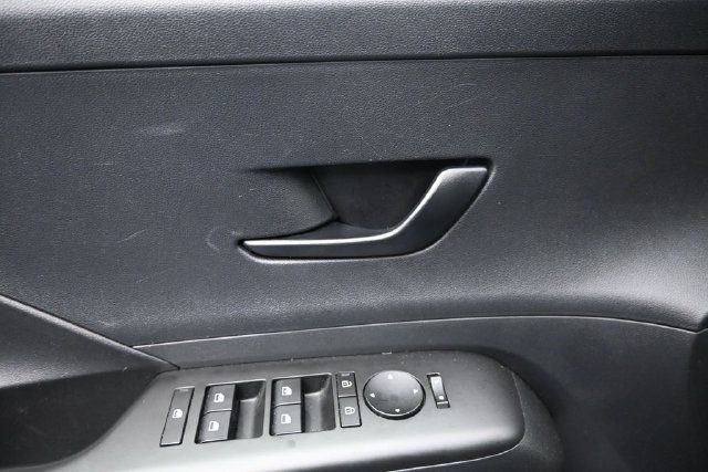Used 2025 Hyundai Kona SEL AWD/4WD image 11