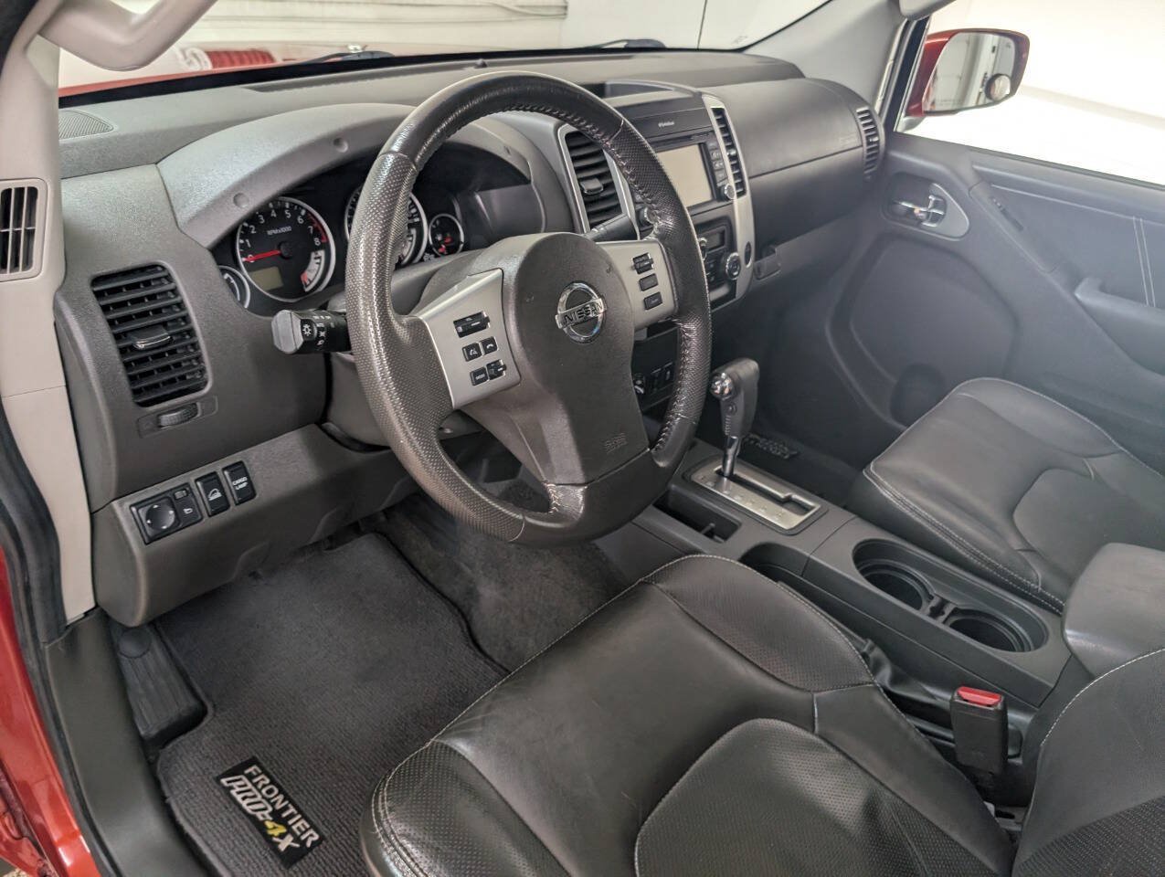 Used 2015 Nissan Frontier PRO-4X AWD/4WD image 8