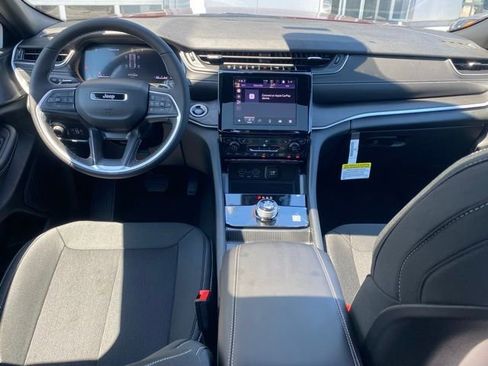 New 2025 Jeep Grand Cherokee Laredo X w/ Luxury Tech Group I AWD/4WD image 33