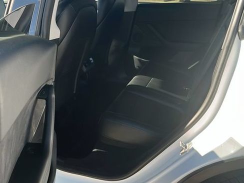 Used 2023 Tesla Model Y Long Range AWD/4WD image 18