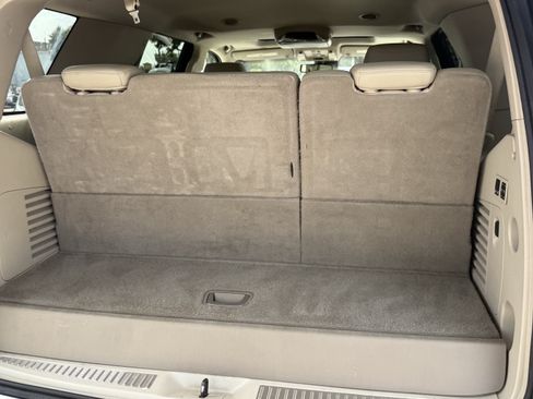 Used 2016 Cadillac Escalade Luxury RWD image 32