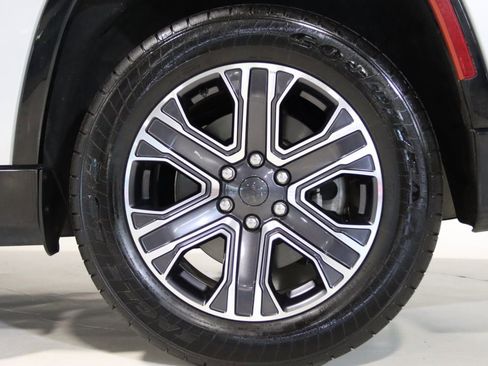 Used 2024 Jeep Wagoneer L Series II w/ Flexible Seating Group image 74