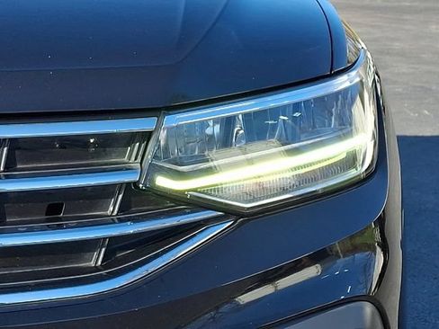 Used 2022 Volkswagen Tiguan SE AWD/4WD image 12