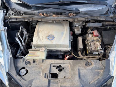 Used 2015 Nissan Leaf SL image 22