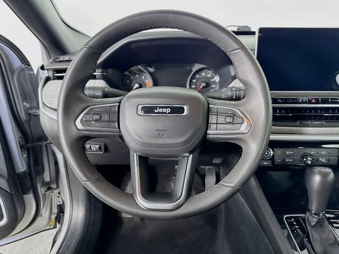 Used 2024 Jeep Compass Latitude AWD/4WD image 12