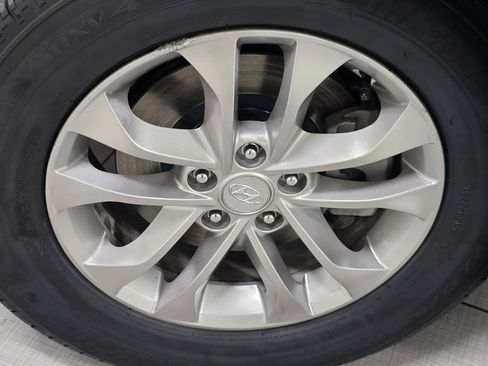 Used 2019 Hyundai Santa Fe SE w/ Cargo Package image 7