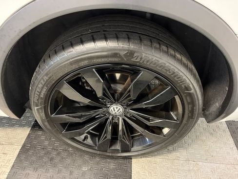 Certified 2021 Volkswagen Tiguan SE R-Line FWD image 15