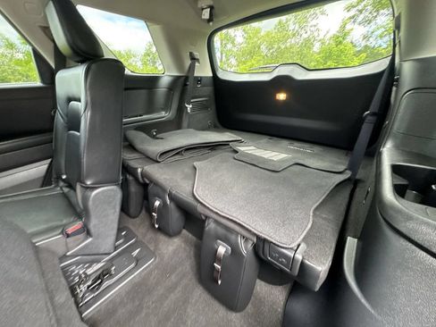 Used 2023 Nissan Pathfinder SL w/ Black Appearance Package AWD/4WD image 26