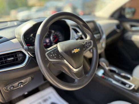 Used 2022 Chevrolet Equinox LS w/ LS Convenience Package FWD image 12