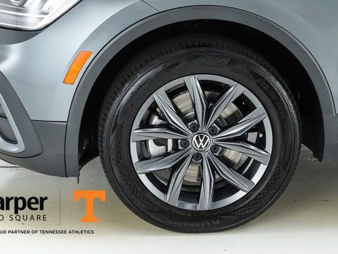 Used 2022 Volkswagen Tiguan SE w/ Panoramic Sunroof Package AWD/4WD image 5