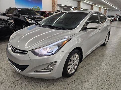 Used 2015 Hyundai Elantra SE w/ Option Group 03 FWD image 1