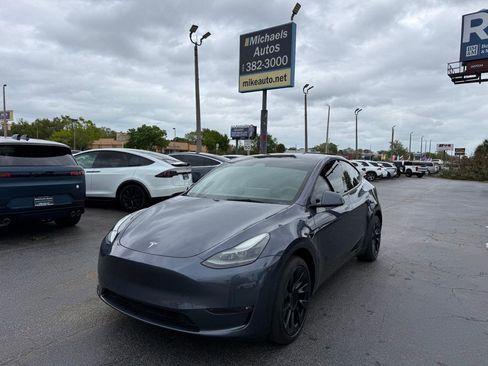 Used 2023 Tesla Model Y AWD image 1