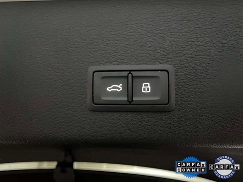 Used 2024 Audi Q8 e-tron Premium image 8