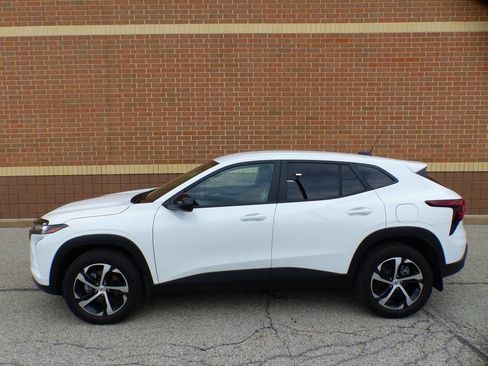 Used 2025 Chevrolet Trax RS w/ Driver Confidence Package image 4