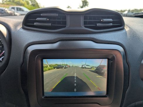 Used 2021 Jeep Renegade Latitude AWD/4WD image 16