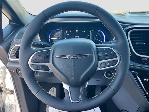 New 2025 Chrysler Pacifica Select image 18