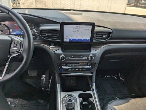 Used 2020 Ford Explorer Limited AWD/4WD image 3