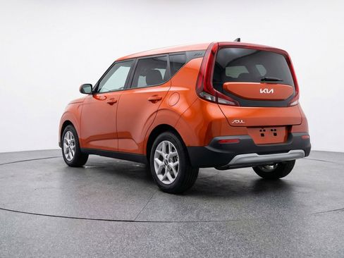 Used 2025 Kia Soul LX w/ LX Technology Package FWD image 6