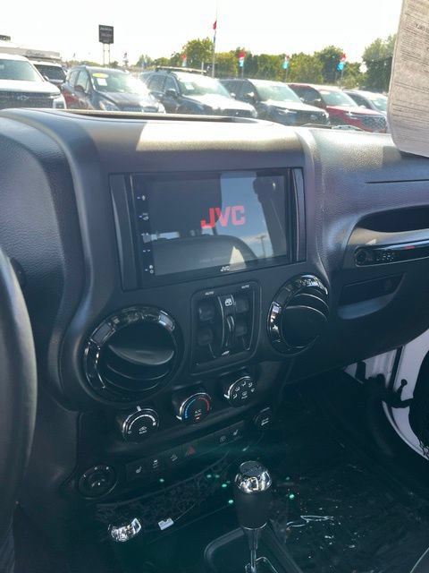 Used 2016 Jeep Wrangler Unlimited Sahara AWD/4WD image 16