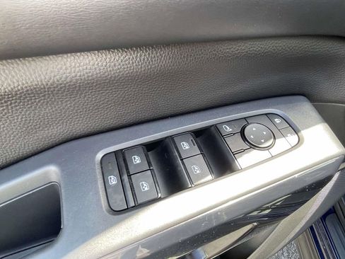Used 2025 Nissan Pathfinder SV FWD image 16