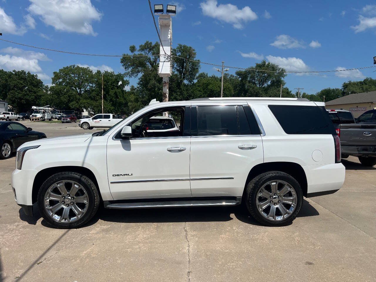 Used 2017 GMC Yukon Denali w/ Open Road Package AWD/4WD image 7
