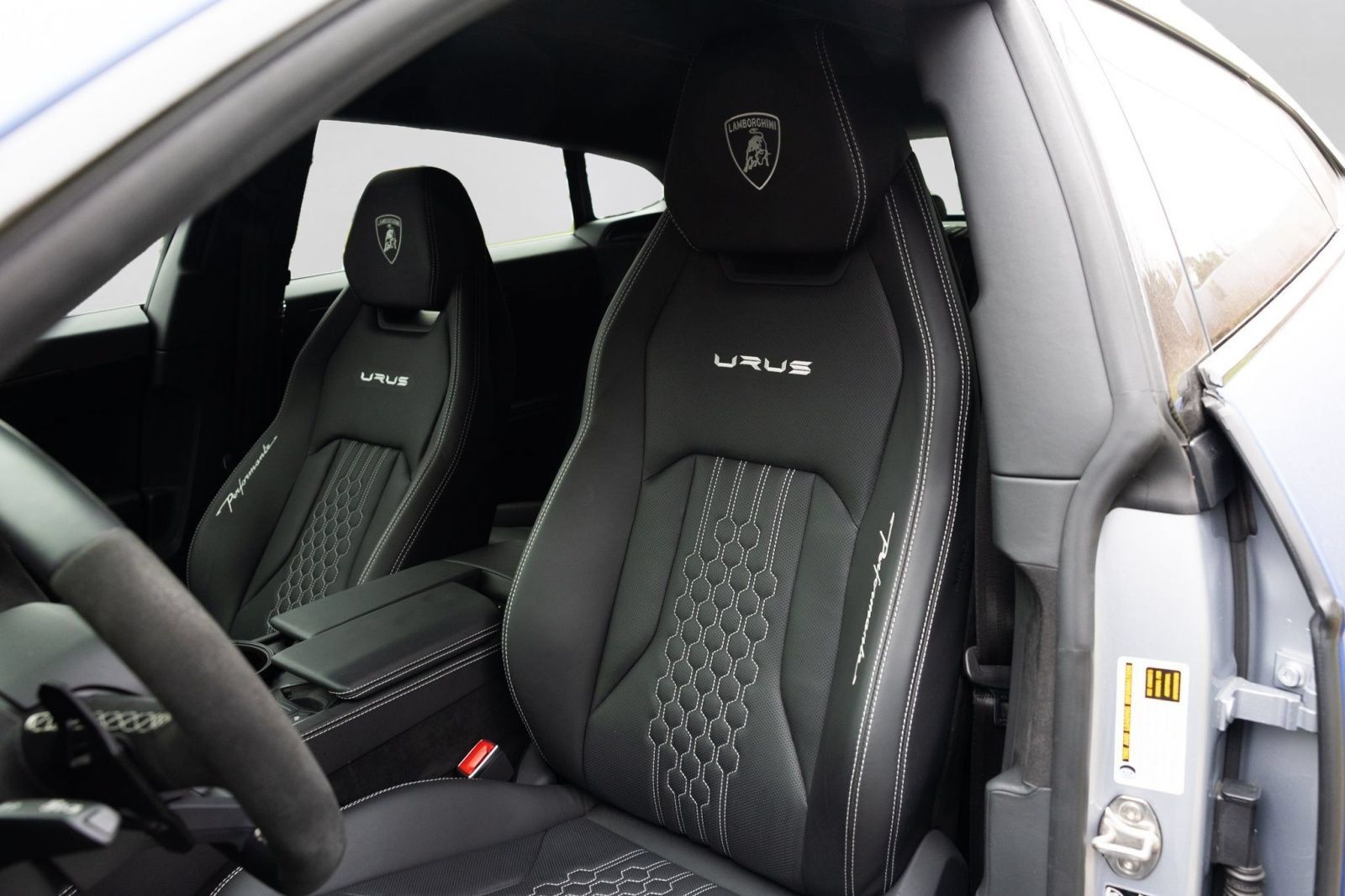 Used 2023 Lamborghini Urus Performante AWD/4WD image 6