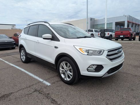 Used 2017 Ford Escape SE w/ Equipment Group 201A FWD image 2