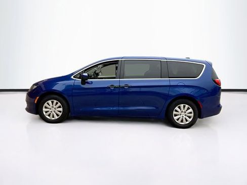 Used 2018 Chrysler Pacifica L image 9
