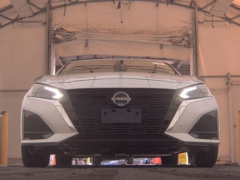 Used 2024 Nissan Altima 2.5 S image 3