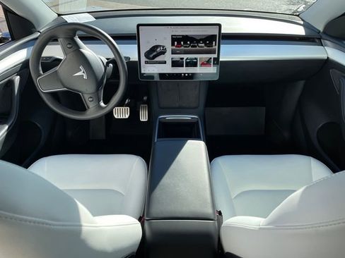 Used 2023 Tesla Model Y Performance image 21