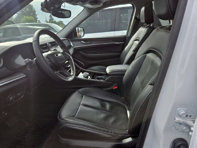 Used 2023 Jeep Grand Cherokee L Limited w/ Black Appearance Package AWD/4WD image 10