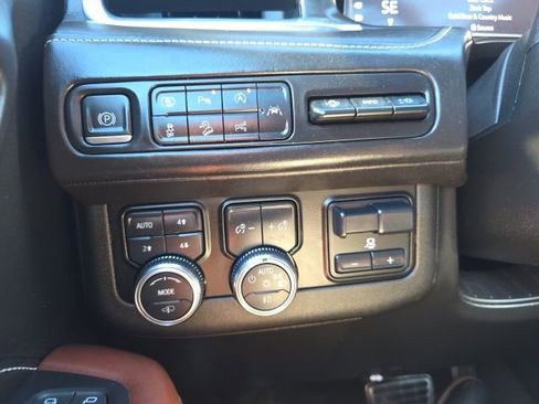 Used 2023 GMC Yukon Denali Ultimate image 17