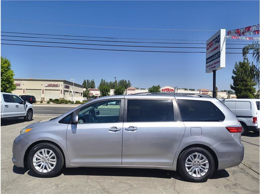 Used 2015 Toyota Sienna XLE FWD image 18