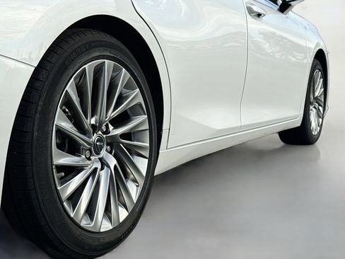 Certified 2023 Lexus ES 350 Ultra Luxury w/ Accessory Package (Z2) image 14