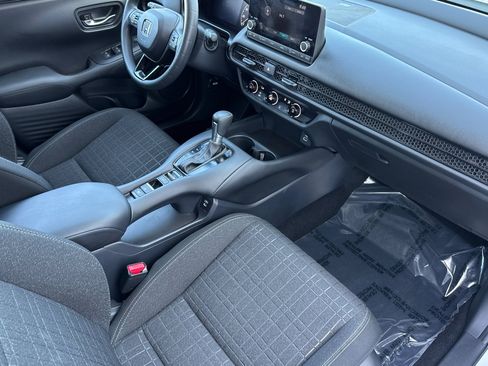 Certified 2025 Honda HR-V LX image 33