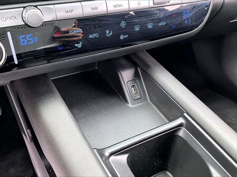 Used 2024 Hyundai Ioniq 6 SE RWD image 30