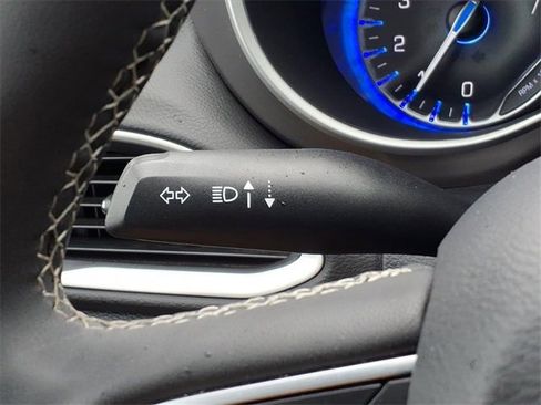 Used 2025 Chrysler Pacifica Select image 26