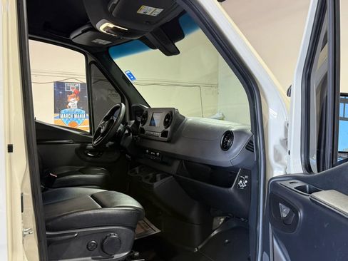 Used 2022 Mercedes-Benz Sprinter 2500 image 18