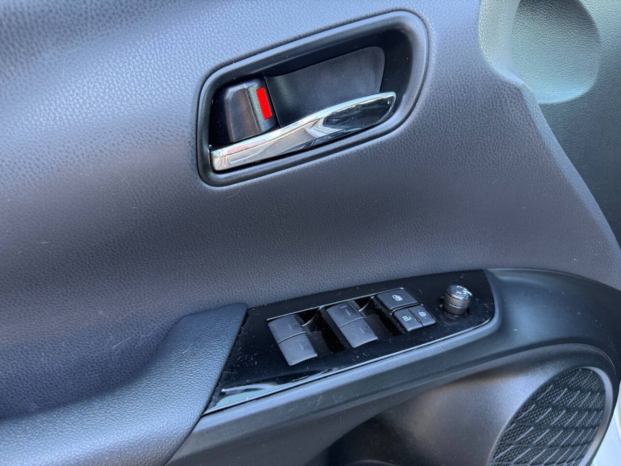 Used 2019 Toyota Prius L Eco FWD image 23
