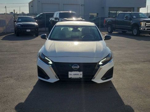 Used 2025 Nissan Altima 2.5 SV FWD image 3