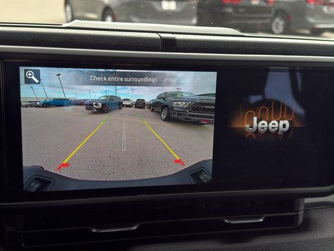 Used 2025 Jeep Gladiator Sport image 20