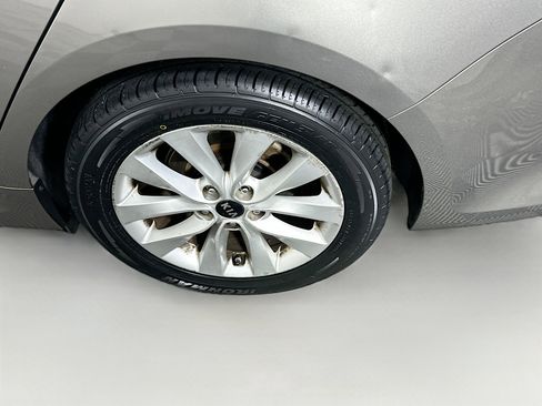 Used 2018 Kia Optima LX w/ 17" Alloy Wheels Package image 11