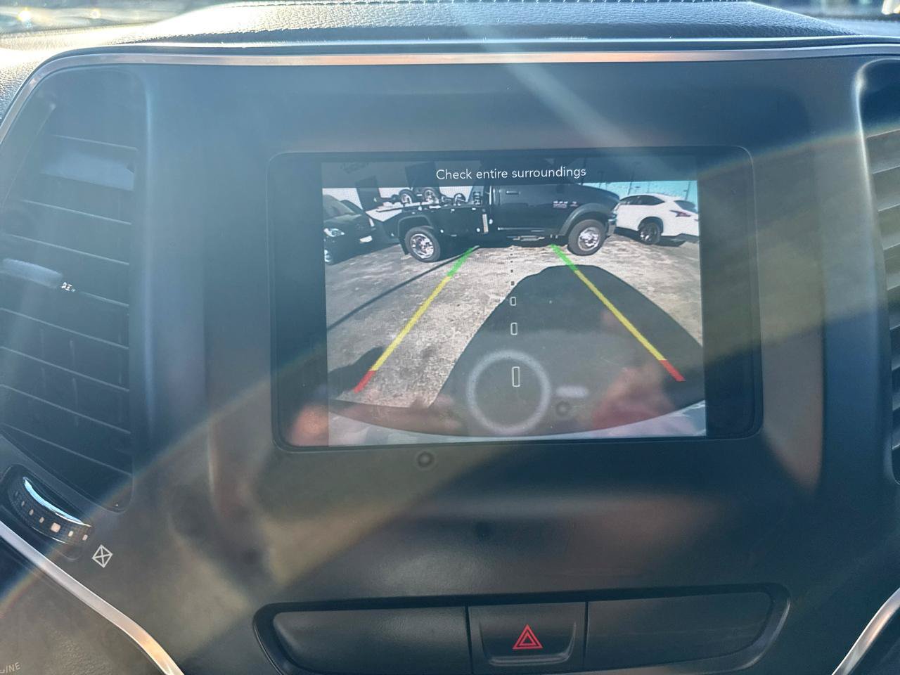Used 2019 Jeep Cherokee Latitude w/ Popular Appearance Group FWD image 20