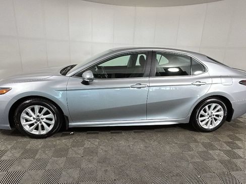 Used 2024 Toyota Camry SE FWD image 5