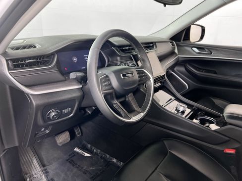 Used 2023 Jeep Grand Cherokee L Limited w/ Black Appearance Package AWD/4WD image 9